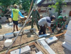Selesai Bongkar Bilik Bambu, Kini Personil Satgas TMMD ke-121 Kodim 0720 Rembang Mulai Mengerjakan Pondasi Rumah