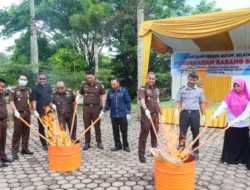Barang Bukti Kasus Pidana Dihancurkan oleh Kejaksaan Negeri Solok Selatan