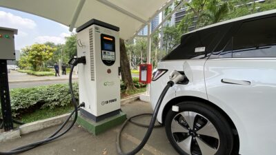 Perbedaan antara mobil listrik, hybrid, plug-in hybrid.