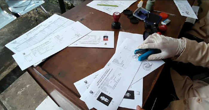 Kartu kuning atau AK 1.