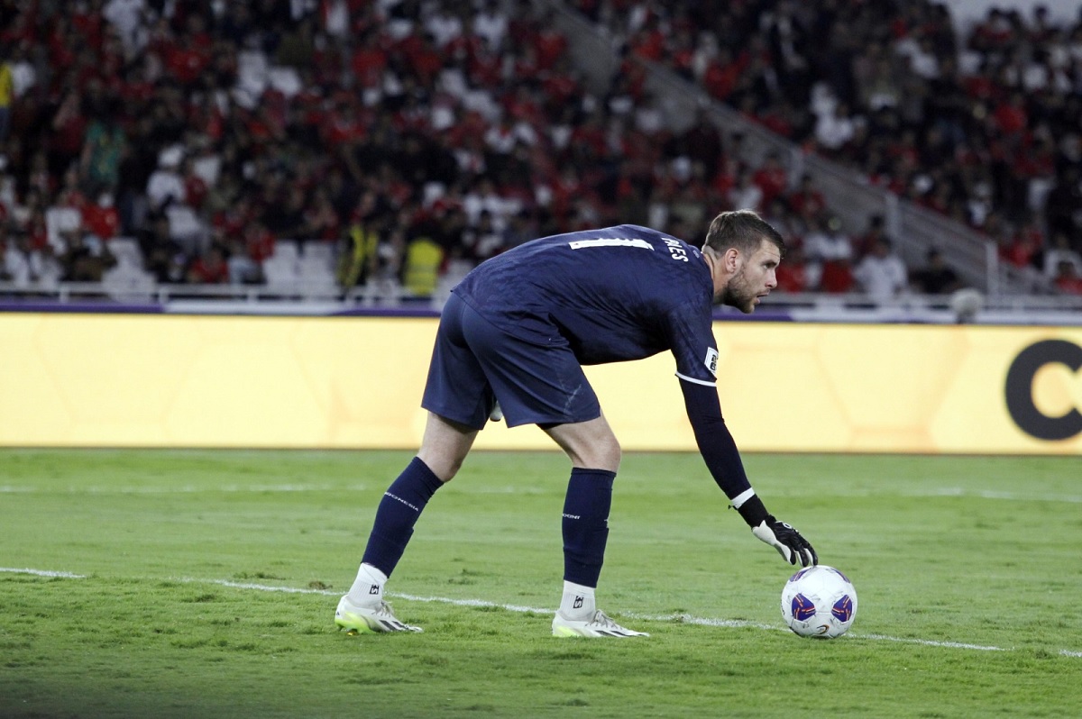 Maarten Paes kala membela Timnas Indonesia.