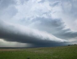 BMKG Jelaskan Awan Arcus,  Tidak Ada Hubungan dengan Tsunami