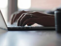 Stres dan Kerja Berlebihan, Cerita Ouyang Wenjing yang Beralih dari Teknologi ke Dunia Digital