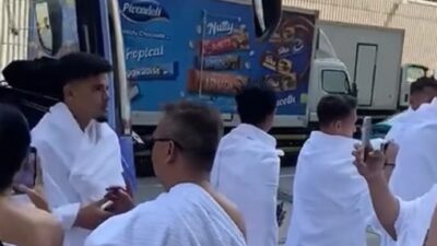 Ragnar Oratmangoen, salah satu pemain Timnas Indonesia yang menjalani umrah.