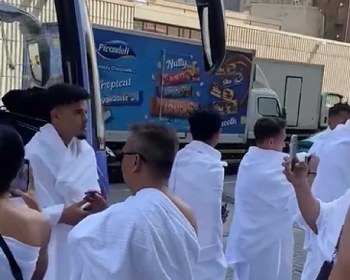 Ragnar Oratmangoen, salah satu pemain Timnas Indonesia yang menjalani umrah.