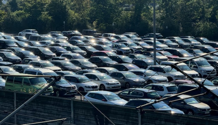 Penjualan mobil di Eropa sentuh titik terendah dalam 3 tahun, mobil listrik anjlok 44%.