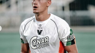 Jay Idzes kala membela Venezia.