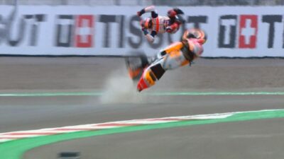 Momen kecelakaan Marc Marquez di Sirkuit Mandalika.
