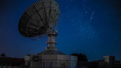 FRB 20220610A, Gelombang Radio dari Kedalaman Ruang Angkasa yang Mengejutkan