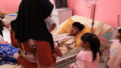 Pemprov Sumbar Bantu Korban Longsor Sungai Abu