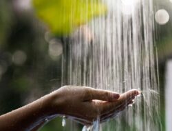 Setelah Nifas, Bacaan Niat dan Tata Cara Mandi Wajib