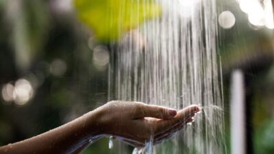 Setelah Nifas, Bacaan Niat dan Tata Cara Mandi Wajib