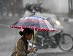 Hujan Disertai Petir Berpotensi Terjadi di Jawa