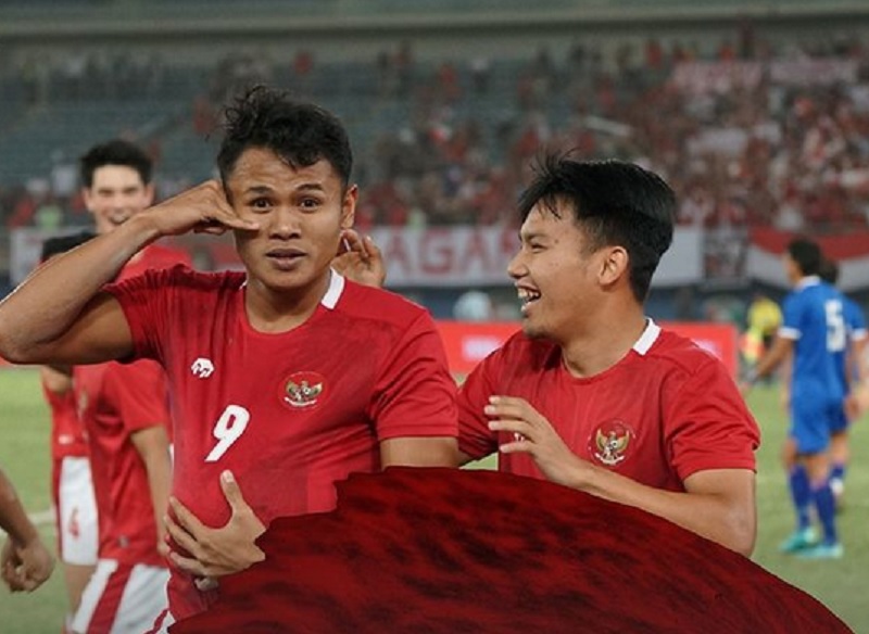 Dimas Drajad kala membela di Timnas Indonesia.