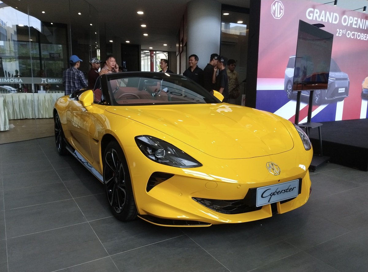 Mobil listrik buas MG Cyberster catat 50 pemesanan, dikirim ke konsumen bulan depan.