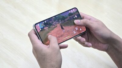 Samsung Galaxy S24 FE dibanderol Rp10 juta, tawarkan performa bandel untuk gaming.