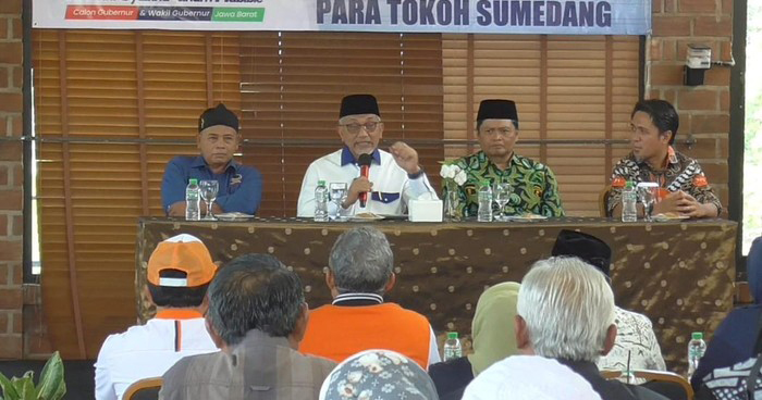Cagub Jabar Nomor Urut 3 Ahmad Syaikhu saat berdialog bersama tokoh Sumedang, Sabtu (26/10/2024).
