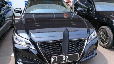 Toyota Crown 2.5 HV G-Executive yang menjadi mobil dinas menteri pada masa pemerintahan Presiden Jokowi.