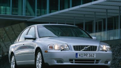Volvo S80.