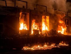 16 Unit Mobil Pemadam Dikerahkan untuk Padamkan Kebakaran di Mal Ciputra