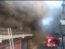 Kebakaran Ganas di Pasar Raya Padang, Pemadam Dapat Bantuan