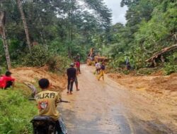 Pembersihan Longsor di Rimbo Simpang Terhambat Curah Hujan Tinggi