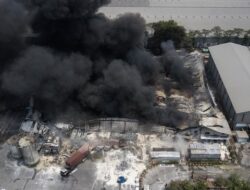 Empat Orang Luka-luka dalam Kebakaran Pabrik di Bekasi