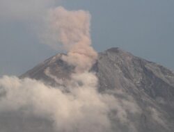 Pemerintah Imbau Warga Jauhi Area Gunung Semeru Setelah Erupsi