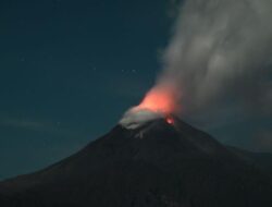 Aliran Lava Gunung Lewotobi Tidak Berubah, Asap Teramati Tinggi
