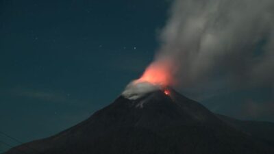 Aliran Lava Gunung Lewotobi Tidak Berubah, Asap Teramati Tinggi