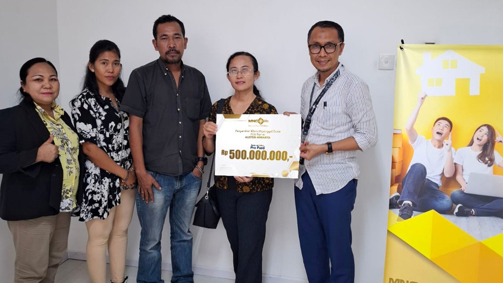 MNC Life Bayarkan Klaim Santunan Duka Rp500 Juta ke Ahli Waris Nasabah