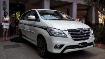 Toyota Kijang Innova Barong