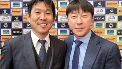 Adu Gaji Shin Tae-yong dengan pelatih Timnas Jepang, Hajime Moriyasu.