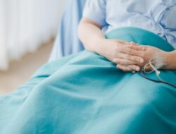 Kanker Usus Besar Stadium 4, Kisah Inspiratif Ellie Wilcock yang Berjuang di Usia 25 Tahun