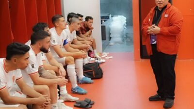 Erick Thohir bersama para pemain Timnas Indonesia.