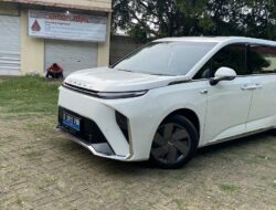 Kampanye Perdana R1DO, Ridwan Kamil dan Suswono Tampil Elegan dengan Kendaraan Listrik