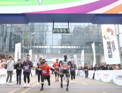 Robot Tiangong Bantu Pemandu Pelari di Yizhuang Half Marathon