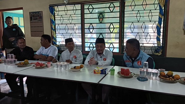 Cawagub Suswono Bertemu Komunitas Warteg