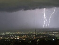 BMKG Peringatkan Hujan Lebat dan Angin Kencang di Sumbar