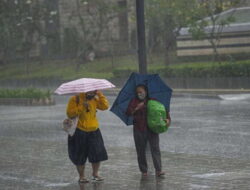 Libur Natal dan Tahun Baru, Sumbar Berpotensi Dilanda Cuaca Ekstrem