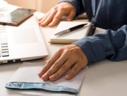 Pemerintah Naikkan UMP 6,5%, Buruh Minta 20%