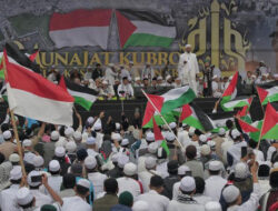 Bendera Palestina Berkibar di Tengah Reuni 212 di Monas