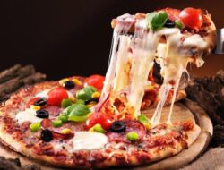 4 Metode Efektif Memanaskan Pizza Sisa