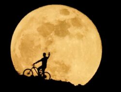 Parade Lima Planet dan Gerhana Bulan Total Hadir di tahun 2025