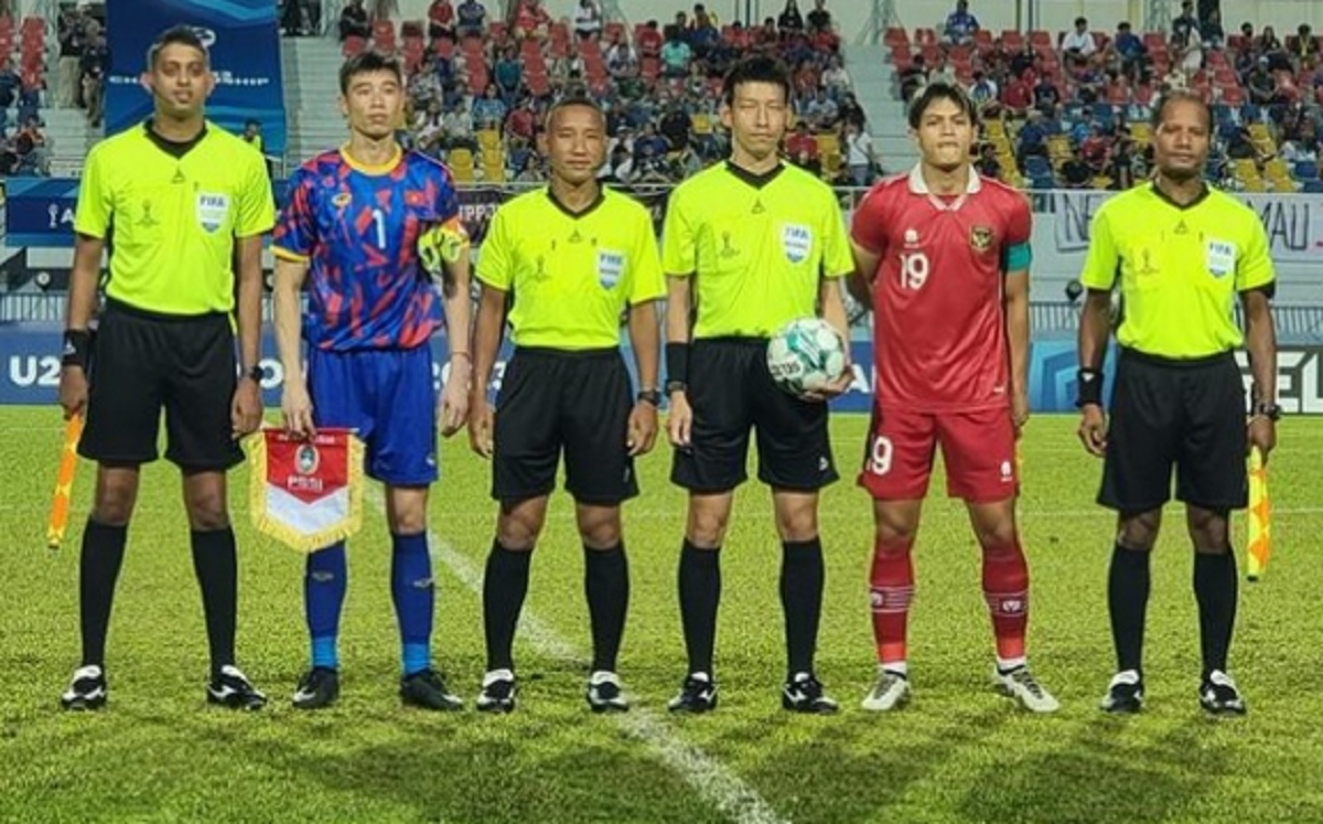 Hiroki Kasahara (tengah) akan memimpin laga Timnas Indonesia vs Laos di AMEC 2024.