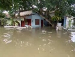 Desa Jombok Terparah, Banjir Masih Rendam Rumah Warga