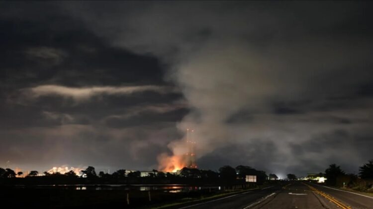 Kebakaran di Moss Landing