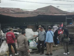 Penertiban Lapak Barang Bekas di Bahu Jalan Kalawi, Padang