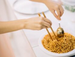 Jangan Campur Mi Instan dengan Makanan Ini, Bisa Berdampak Buruk!