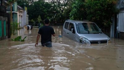 6 Tips Menghindari Kerusakan Mobil Setelah Terendam Banjir